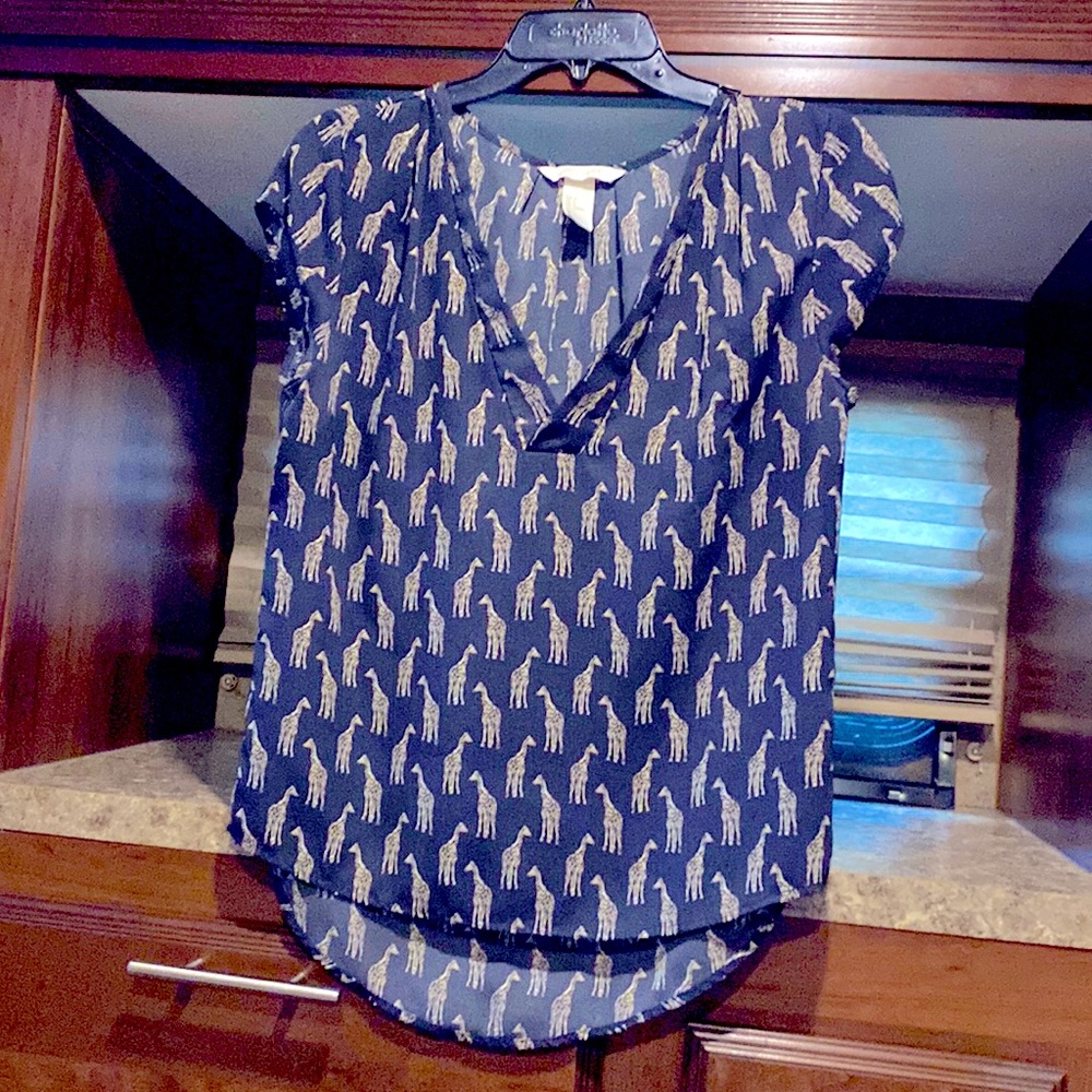 H&M brand. Size 4. Grey giraffe print blouse.